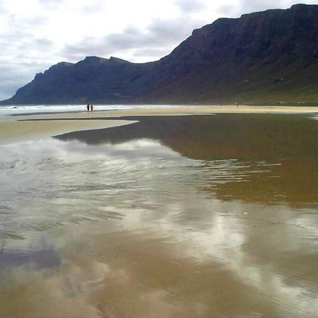 Apartamento El Coral Famara Exteriör bild
